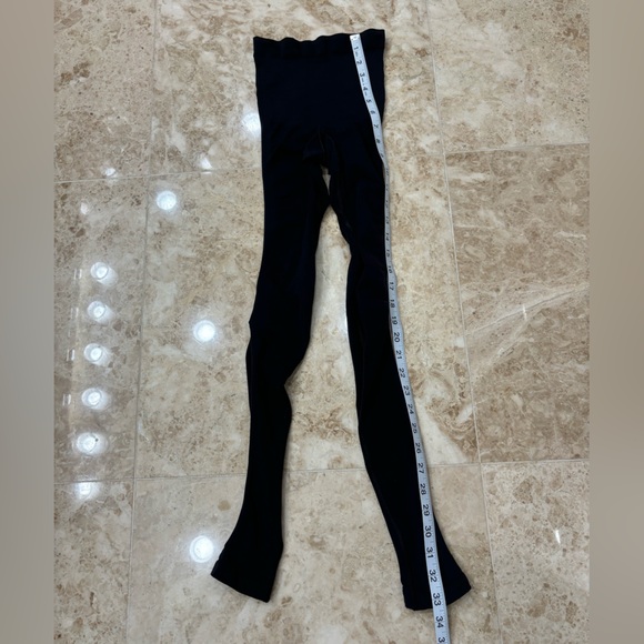 Skims Body Sculpting Leggings. Black. Size S/M - Picture 3 of 10